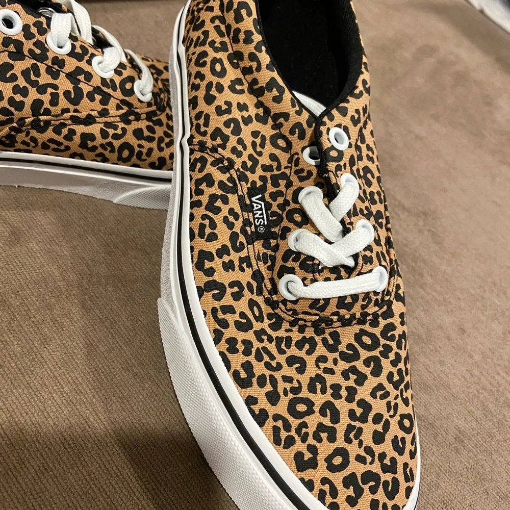 Cheetah print Womens Vans size 8.0 - Picture 2 of 5